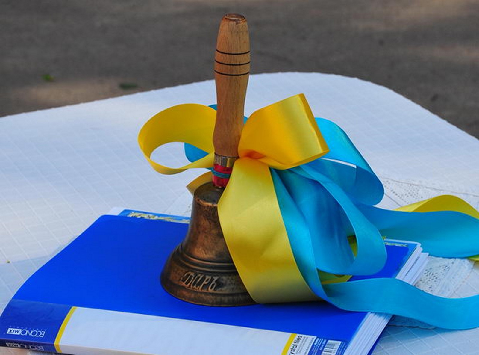 Щиро вітаю вас із закінченням навчального року та святом Останнього дзвоника!