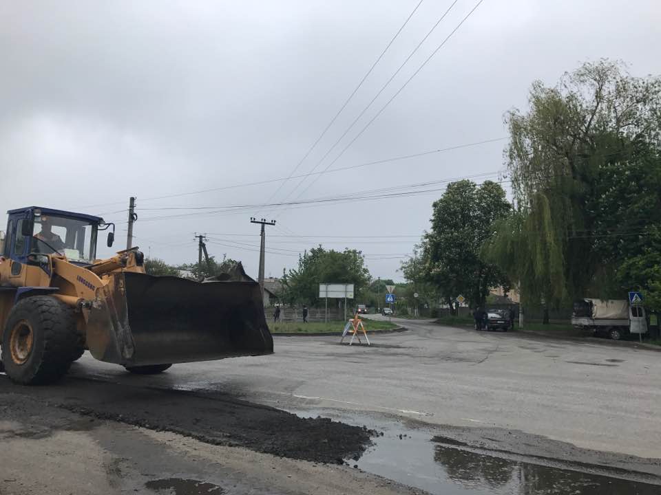 Проведення гарантійного ремонту дорожднього покриття по вулиці М.Рильського.